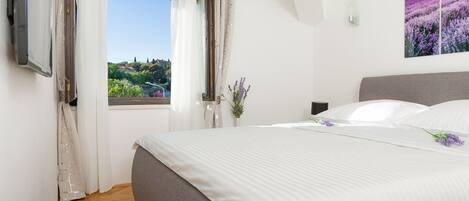 Apartment, 2 Bedrooms | Blackout drapes, soundproofing, iron/ironing board, free WiFi