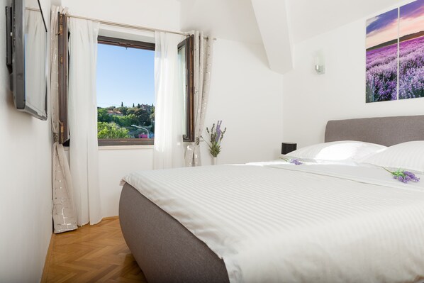 Blackout curtains, soundproofing, iron/ironing board, free WiFi - Spalato Dream Apartments (Split)
