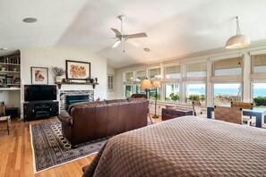 9 bedrooms, Internet, bed sheets, wheelchair access - 9 Bedroom Oceanfront Beach House in Debordieu (Georgetown)