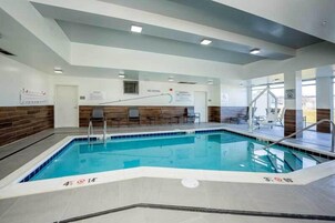 Una piscina cubierta