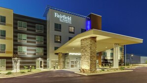 A Fairfield by Marriott Inn & Suites building with a modern design, featuring a prominent entrance and a covered walkway. - Fairfield Inn & Suites by Marriott Warsaw (Warsaw)
