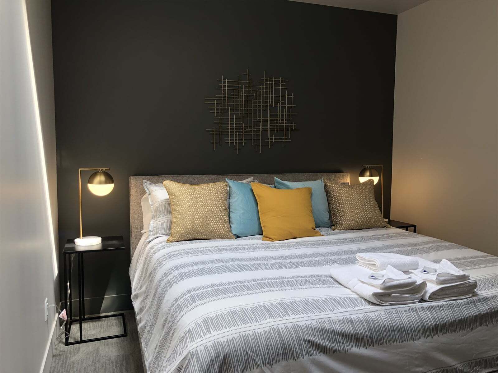 1 dormitorio, tabla de planchar con plancha, Internet