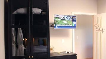 1 bedroom, iron/ironing board, Internet
