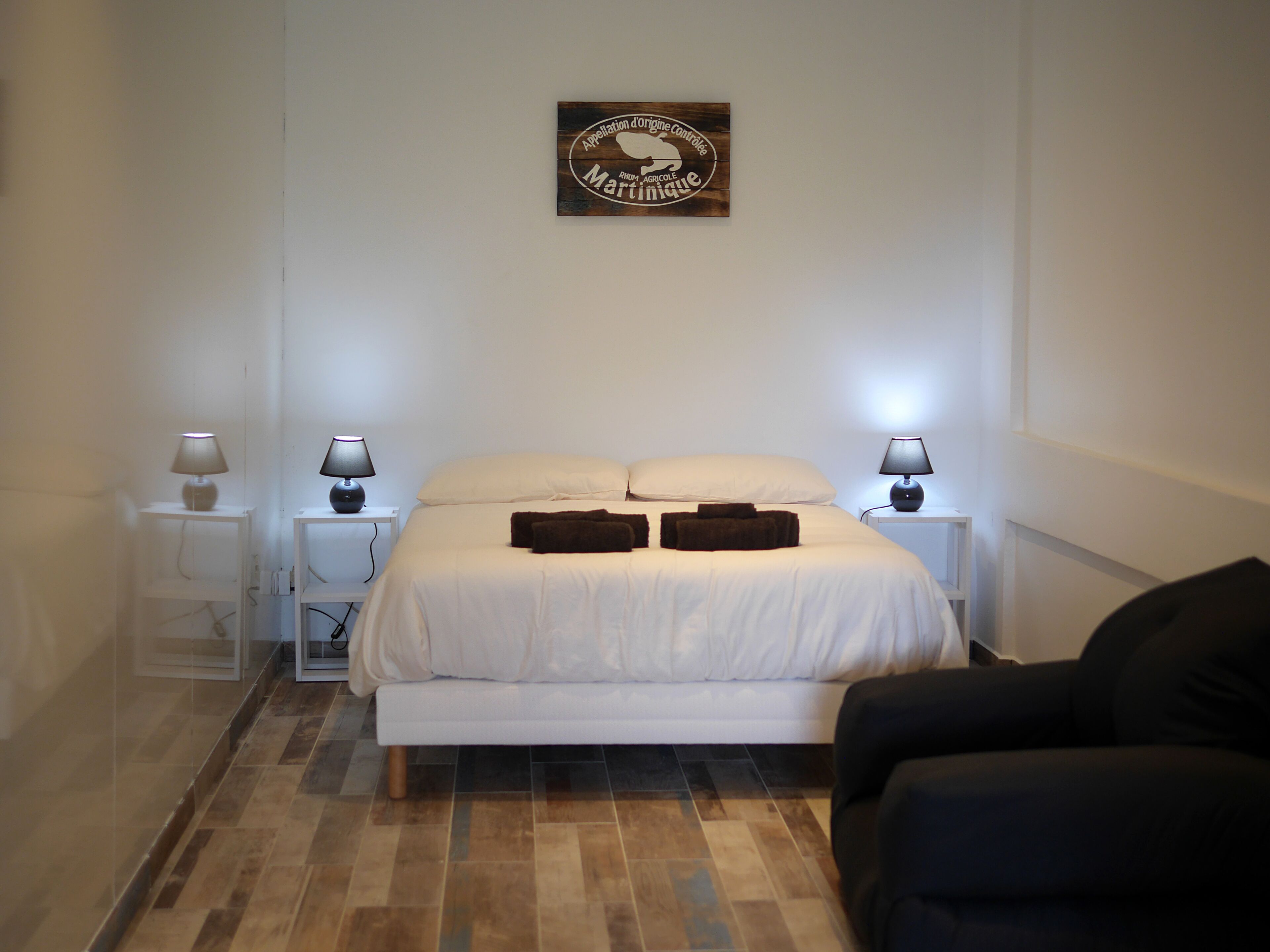 1 habitación, tabla de planchar con plancha, wifi y ropa de cama 