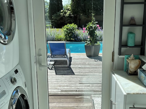 Walking distance to East Hampton village 