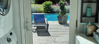 Walking distance to East Hampton village 