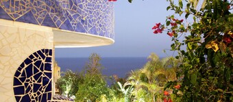 Holiday Villa and Seminar center with sea view and garden in Tenerife.