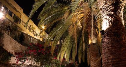 Ferienschloss mit Meerblick und großem Garten auf Teneriffa. 5min zum Strand