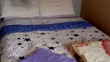 Double Room | Desk, bed sheets