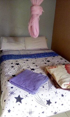 Chambre Double | Bureau, draps fournis