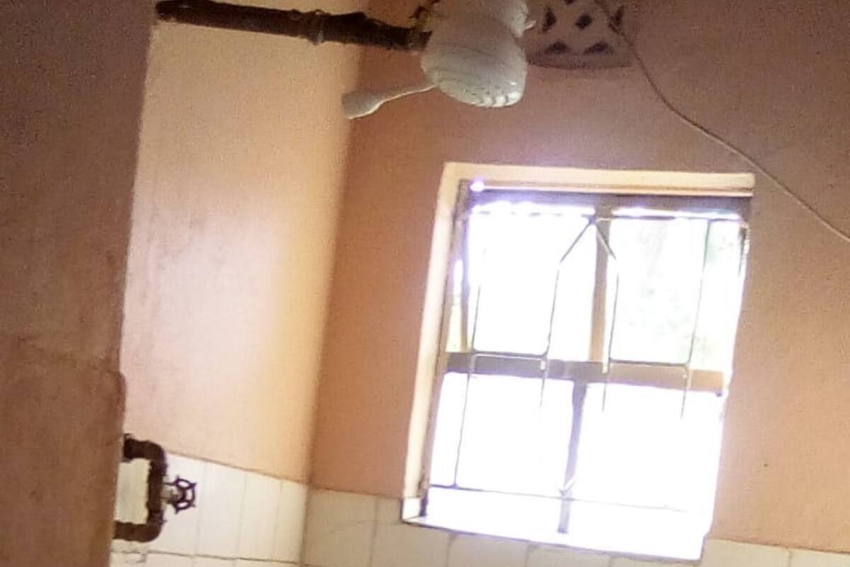 Double Room | Bathroom | Shower, rainfall showerhead, free toiletries, towels