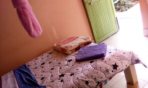 Chambre Double | Bureau, draps fournis