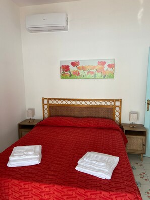 1 bedroom, iron/ironing board, travel cot, free WiFi - Eolian House Sole - Unique sunrise (Lipari)