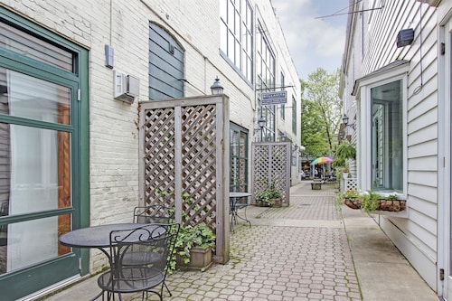 Torino Suite: Located on our main floor, this contemporary room features a king