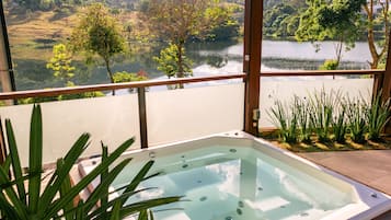 Suite presidencial | Tina de hidromasaje privada