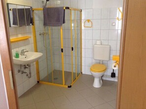 Douche, serviettes fournies