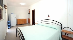 Desk, cots/infant beds, WiFi, bed sheets