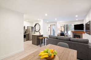 Téléviseur, foyer, Netflix, services de diffusion en continu