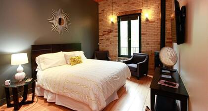 Charming 1-bedroom Milano Suite in Saugatuck, perfect for couples!