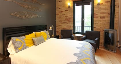 Napoli Suite: This contemporary room in the center of town features a king size