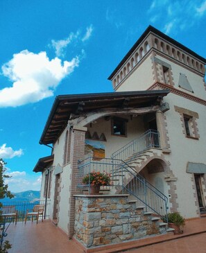 Mặt tiền nơi lưu trú