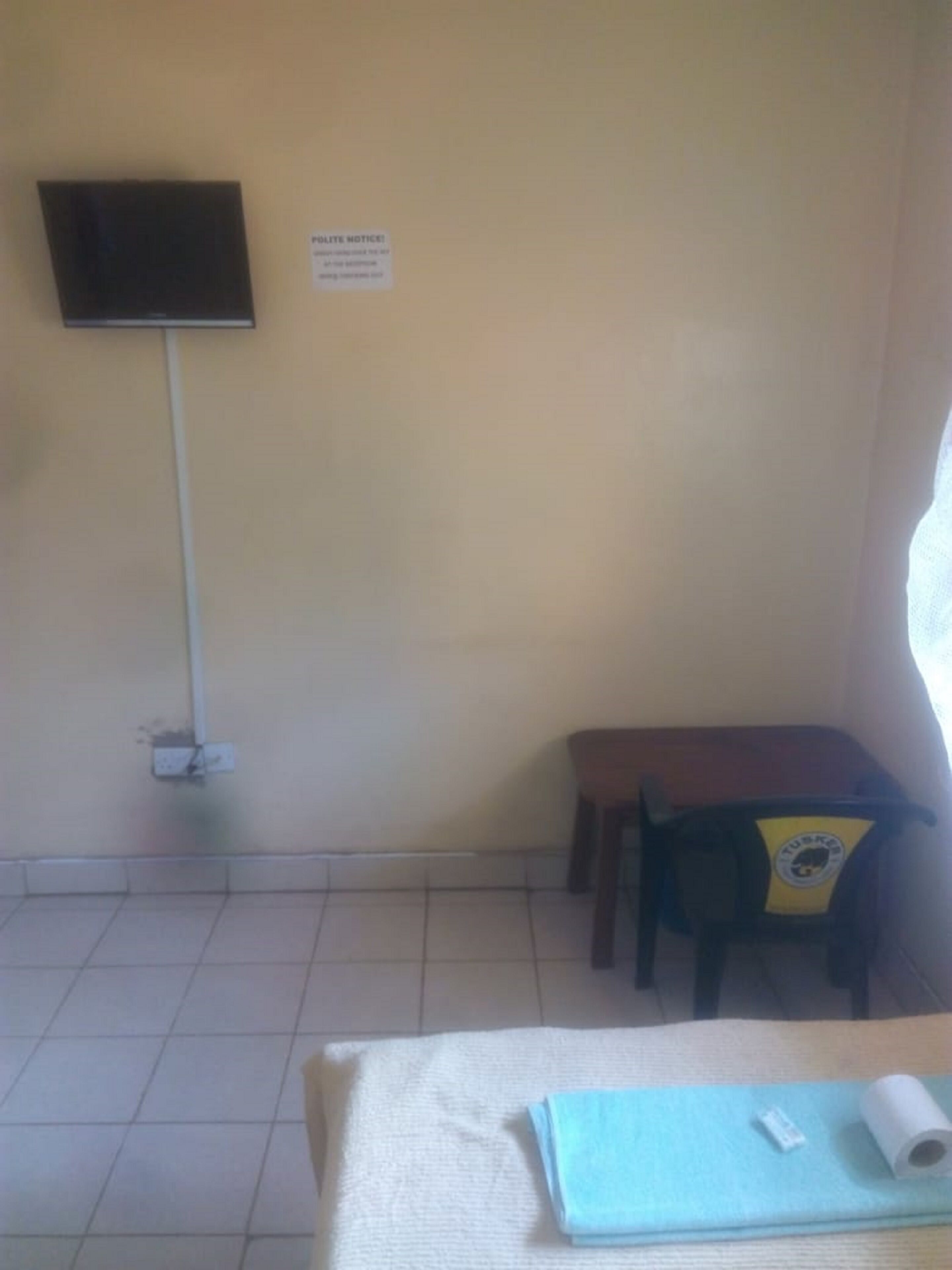 Bureau, accès au Wi-Fi (inclus), literie fournie