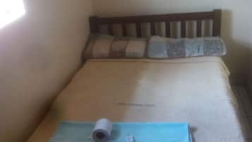 Double Room | Desk, free WiFi, bed sheets