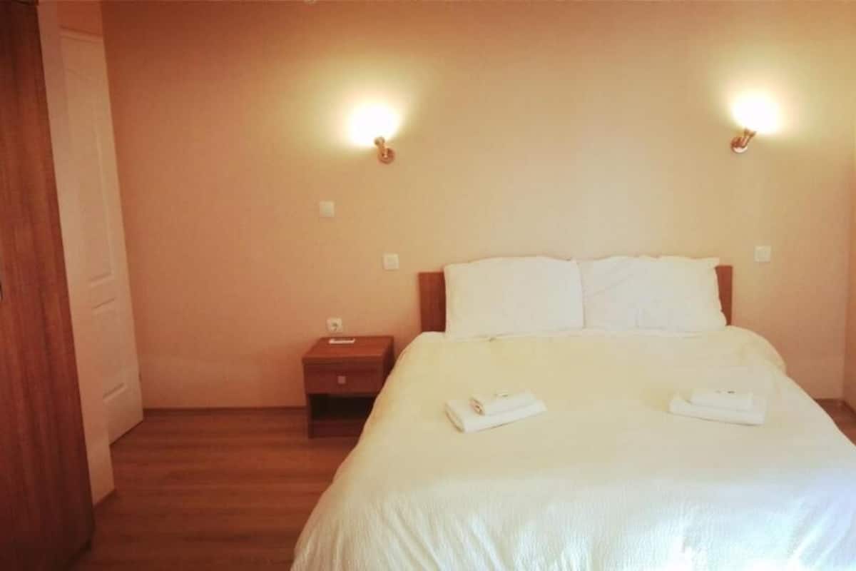 Basic Double or Twin Room | Soundproofing, free WiFi, bed sheets