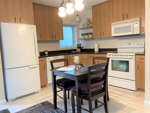 Full-sized fridge, microwave, oven, dishwasher - Charming 1-bedroom condo with water views in vibrant downtown Saugatuck. (Saugatuck)
