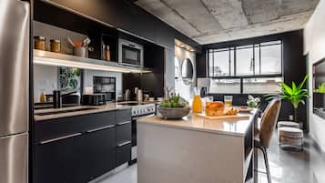 Refrigerador, microondas, horno, placa de cocina