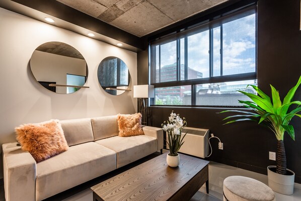 TV, Netflix, streaming services