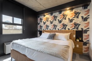1 chambre, lit avec matelas en mousse à mémoire