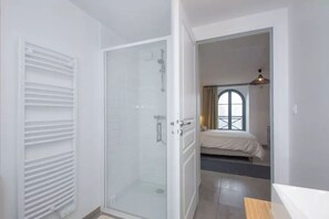 Classic-Doppelzimmer (1) | Dusche im Bad