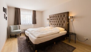 6 bedrooms, iron/ironing board, free WiFi, bed sheets