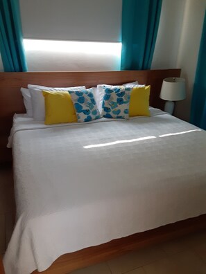 3 makuuhuonetta, silitysrauta/-lauta, Wi-Fi, vuodevaatteet