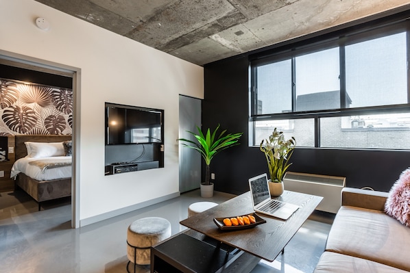 TV, Netflix, streaming services