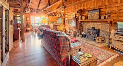 Mountaintop hirsimökki w / puuhella kylpytynnyri ja grilli lähellä Chatuge-järveä