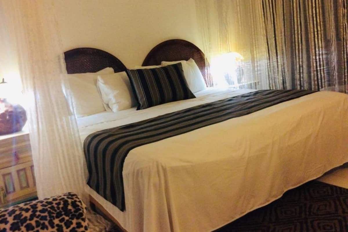 Chambre Double, 1 grand lit | Fer et planche Ă repasser, Wi-Fi gratuit, draps fournis