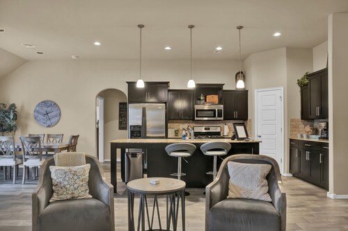 Amber's Snug Haven! Erinomainen sijainti, rauhallinen, tyylikäs ja viihtyisä!  Uudempi koti! 