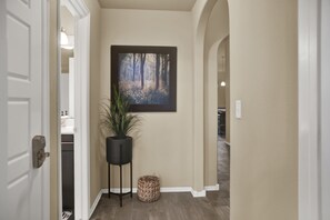 Interior - 5 star single level home, 4 bdrm, 3 bath + private office and great backyard! (Bixby)