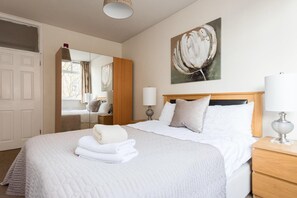 Apartment, 2 Schlafzimmer | 2 Schlafzimmer, individuell dekoriert, individuell eingerichtet