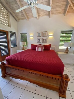 5 soverom, safe på rommet, skrivebord og strykejern/-brett