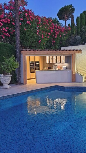 Pool - 5Bed Villa Sleeps 10- Pool, Garden, Hot Tub, Views (Theoule)