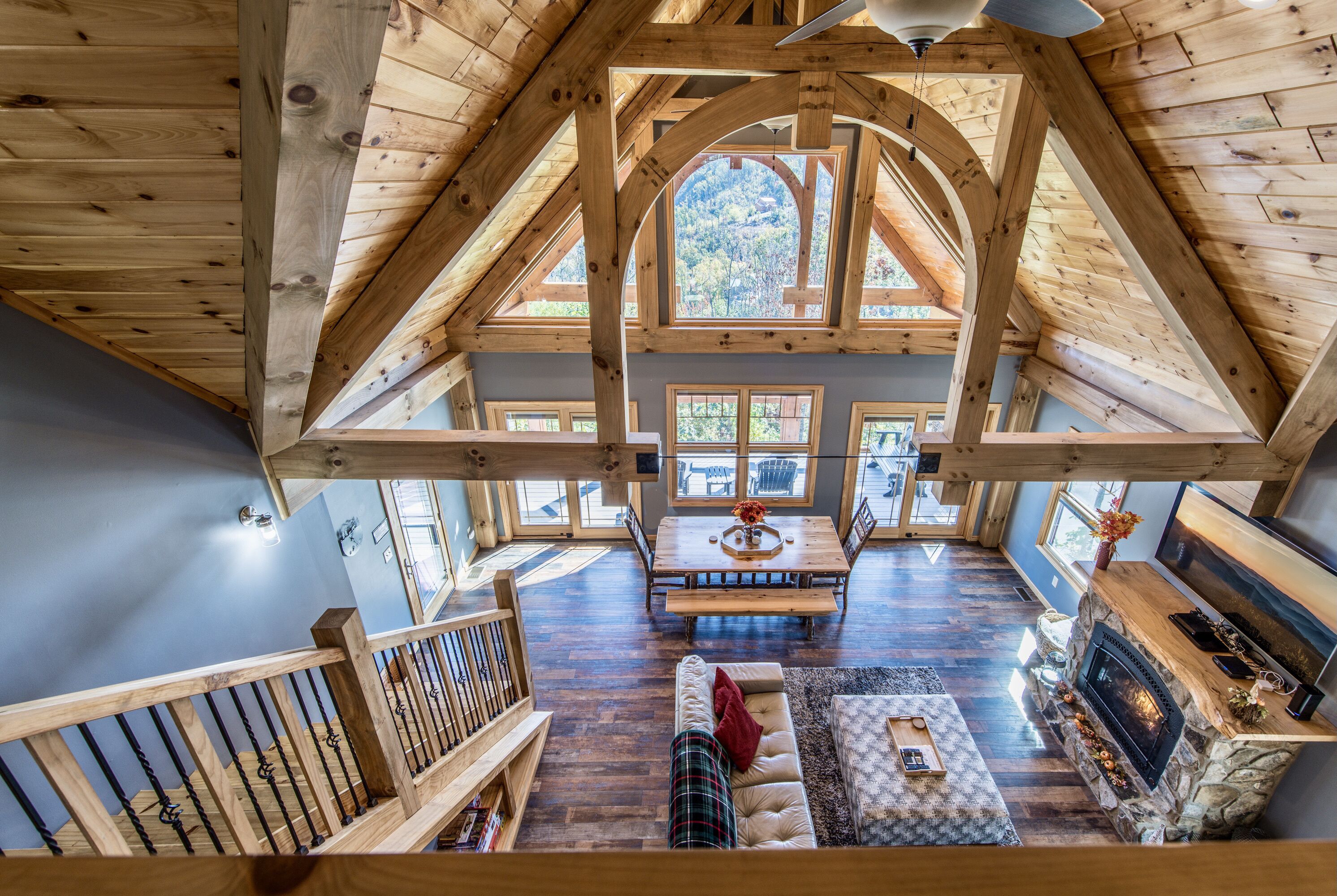 TV connectée, cheminée, jeux vidéo, lecteur de DVD