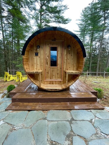 Charming & Convenient 6 Bedroom Mountainside Lodge