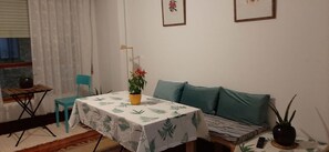 Tägliches inbegriffenes kontinentales Frühstück