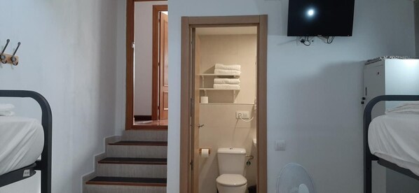 Free WiFi, bed sheets - Pensión - Casa León (Santona)