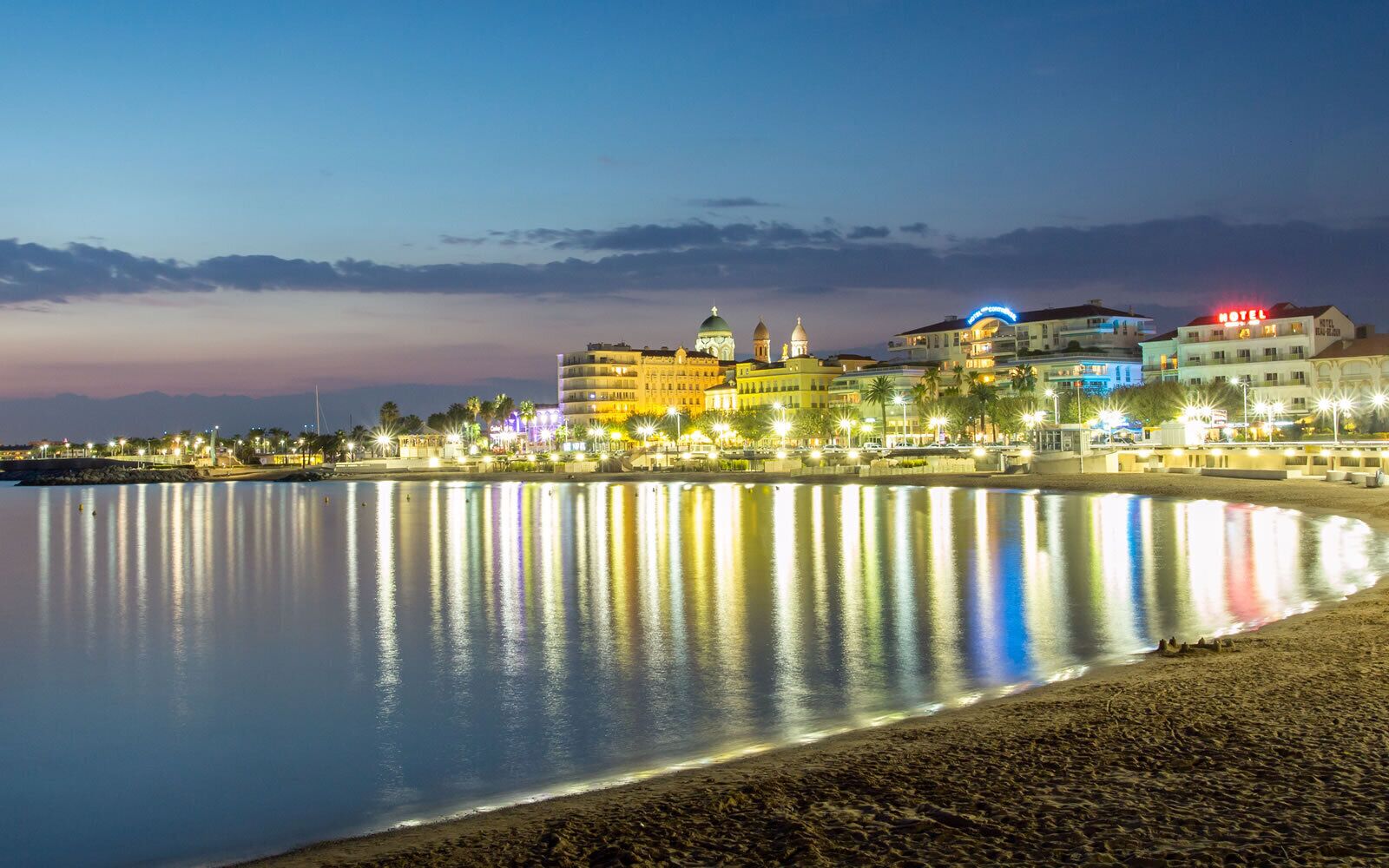 Plage à proximité, chaises longues
