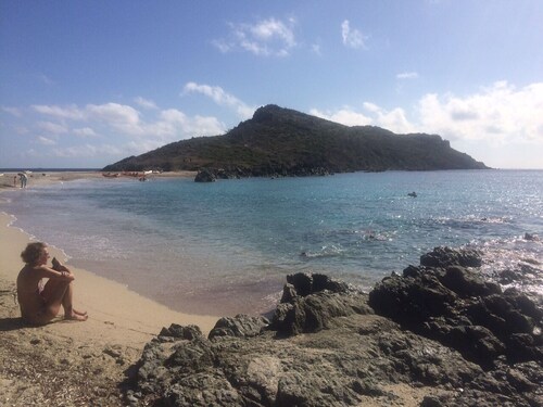 Independent studio in villa large plot ideal for your pet