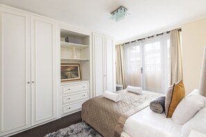 House, 3 Bedrooms (1 King Bed, 2 Double Beds and 1 Double Airbed) | 3 bedrooms, iron/ironing board, free WiFi - Gorgeous 3 bed house in Maida Vale (London)